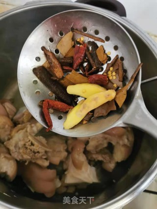 毛豆焖猪手步骤5