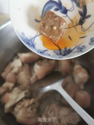 毛豆焖猪手步骤4