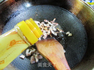 肉丝皱皮椒炒绿豆芽步骤5