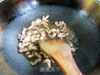 肉丝皱皮椒炒绿豆芽步骤6