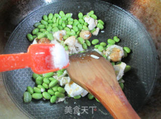 咸鸭蛋炒毛豆步骤6