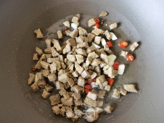 玉米豇豆角炒牛肉步骤6
