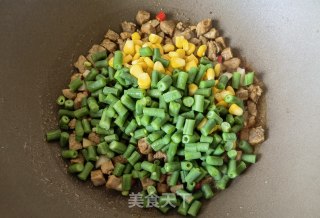 玉米豇豆角炒牛肉步骤9