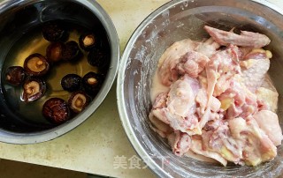 啤酒鸡块炖香菇步骤2