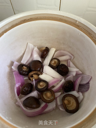 啤酒鸡块炖香菇步骤6