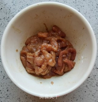 银芽炒肉丝步骤2