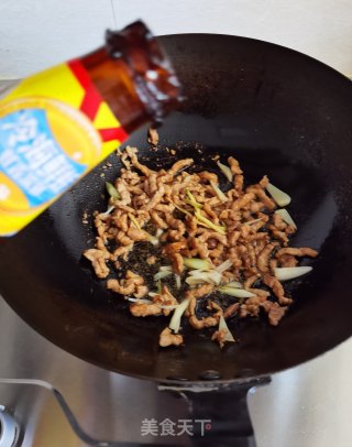 银芽炒肉丝步骤6