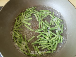 豇豆角炒虾仁步骤6
