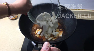 懒人版麻婆豆腐、又香又麻又辣，就着汤汁能吃两碗米饭。步骤7