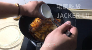 懒人版麻婆豆腐、又香又麻又辣，就着汤汁能吃两碗米饭。步骤9