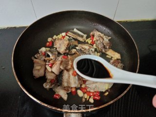 紫苏烧鱼骨步骤5
