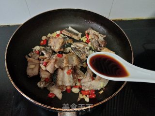 紫苏烧鱼骨步骤4