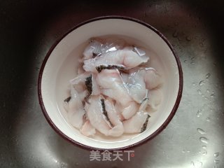 玉米青豆炒鱼片步骤1