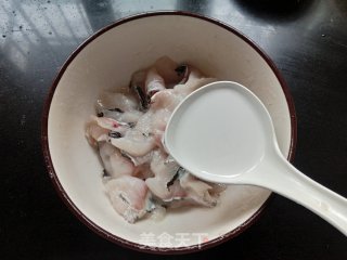 玉米青豆炒鱼片步骤6