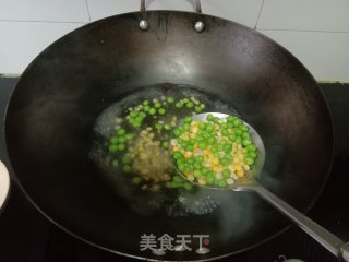 玉米青豆炒鱼片步骤9