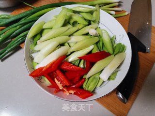 蒜苗烧豆泡步骤2