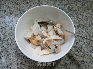 咸鸭蛋炒皱皮椒步骤2