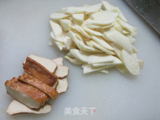 香干茭白炒花菜步骤2