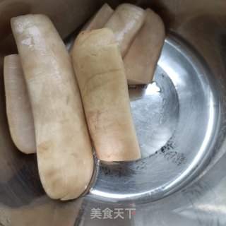 酸萝卜胡萝卜烧肉步骤1