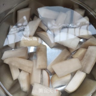 酸萝卜胡萝卜烧肉步骤2