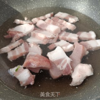 酸萝卜胡萝卜烧肉步骤4
