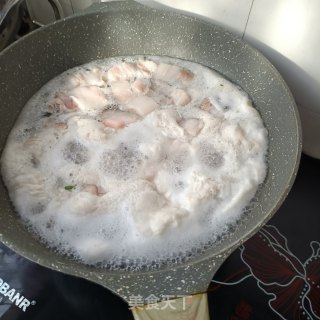 酸萝卜胡萝卜烧肉步骤5
