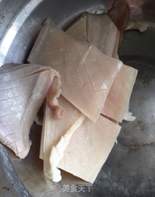 蒜苔辣椒炒鱿鱼步骤3