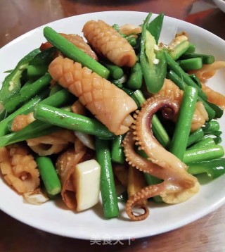 蒜苔辣椒炒鱿鱼步骤9