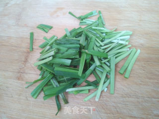 豆芽菜炒韭菜步骤2