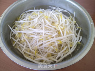 豆芽菜炒韭菜步骤1