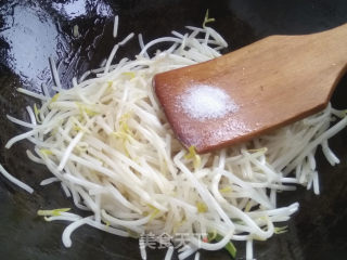 豆芽菜炒韭菜步骤4