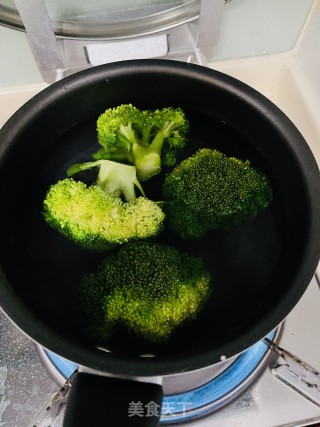 西兰花土豆饼步骤1