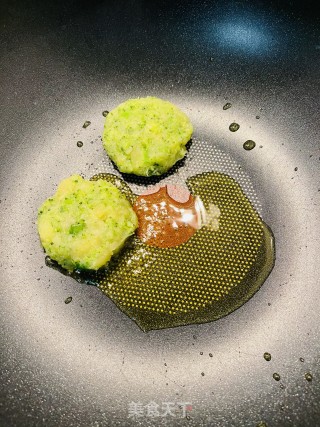 西兰花土豆饼步骤4