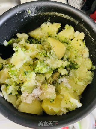 西兰花土豆饼步骤3