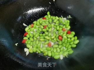 毛豆炒熏肠步骤5