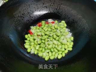 毛豆炒熏肠步骤4