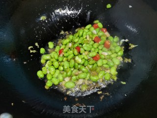 毛豆炒熏肠步骤6