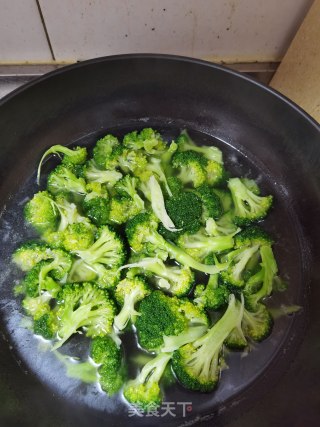 鲜虾遇上西兰花步骤4