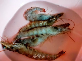 砂锅番茄土豆虾步骤1
