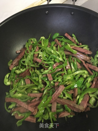 干切牛肉炒青椒步骤4