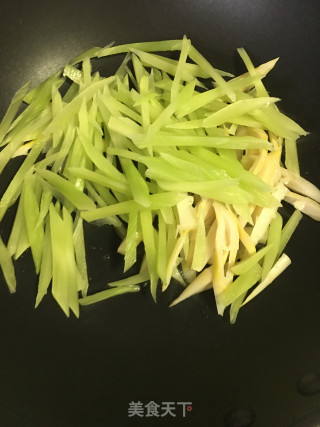 竹笋炒莴苣步骤2