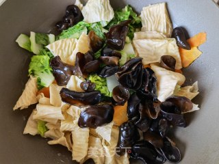 小白菜木耳炒人造肉步骤10