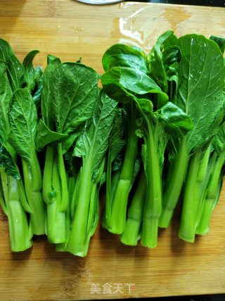蒜蓉炒菜心步骤1