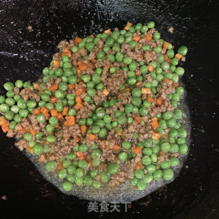 豌豆炒肉末步骤6