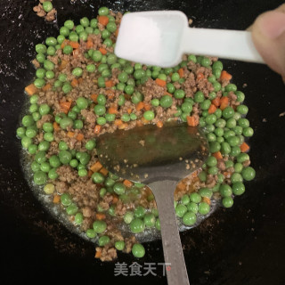 豌豆炒肉末步骤7