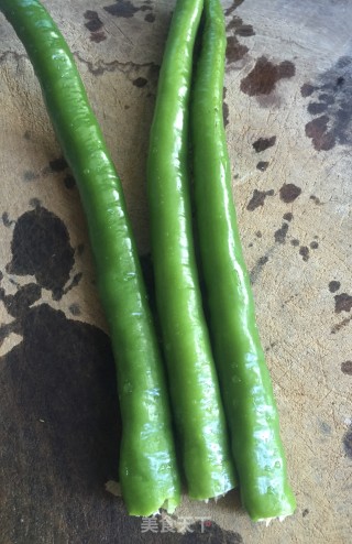 豆豉辣椒炒蒜苔步骤2