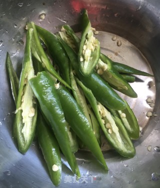 豆豉辣椒炒蒜苔步骤4