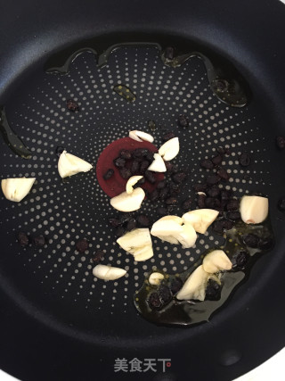豆豉辣椒炒蒜苔步骤6