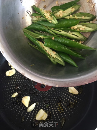 豆豉辣椒炒蒜苔步骤7
