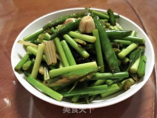豆豉辣椒炒蒜苔步骤9